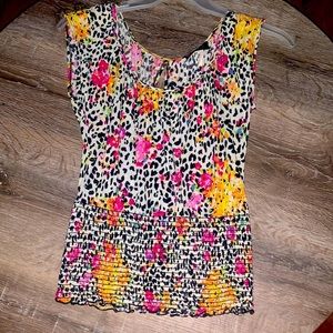 Brand “Body Central” Floral Off the Shoulder T-Shirt Slit in Back Very Cute.